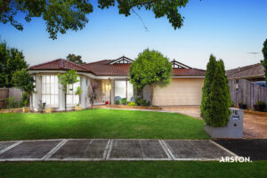 Sensational Family Entertainer in a Prime Location!